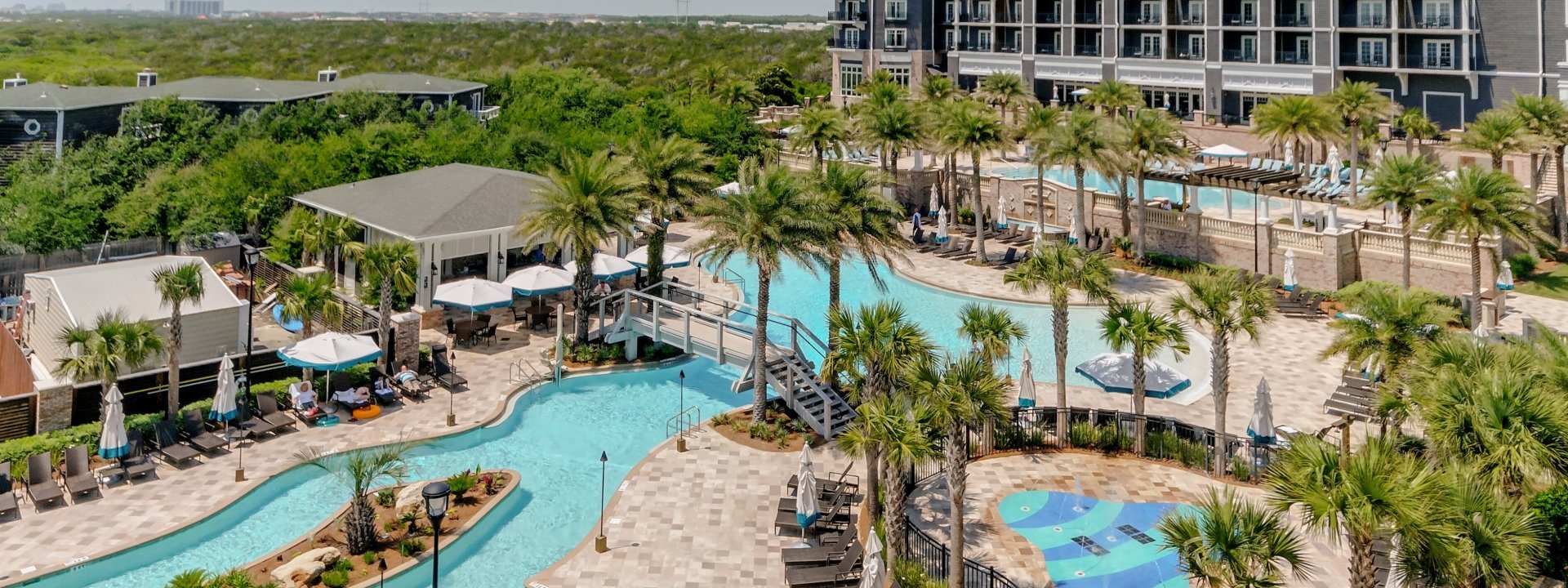 Family pool lazy river