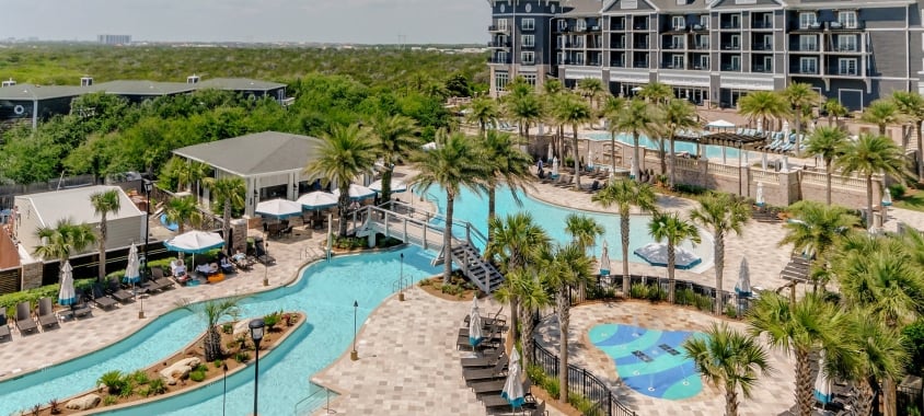 Family pool lazy river