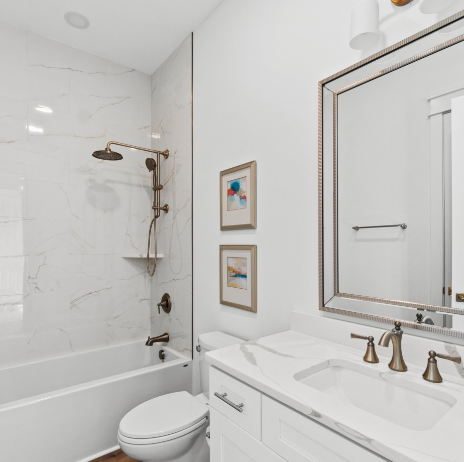 Cottage 13 - Bottom Floor Den Bathroom