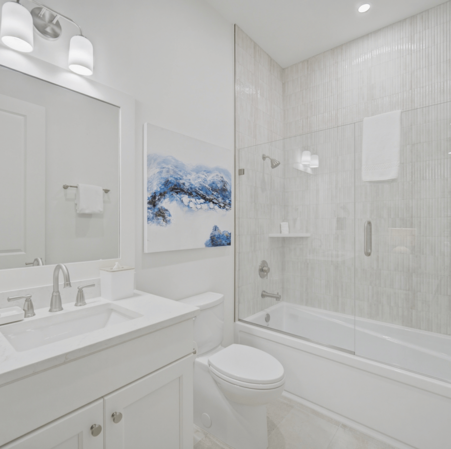 Cottage-18-1st-fl-bathroom