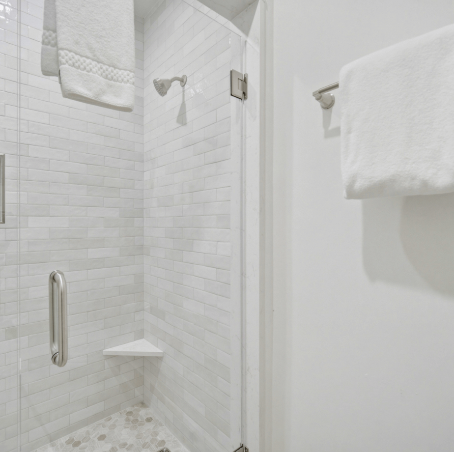 Cottage-18-4th-fl-full-bathB